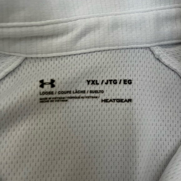 EUC - Lot of 2 - Under Armour White Youth XL Shirts - Picture 3 of 5